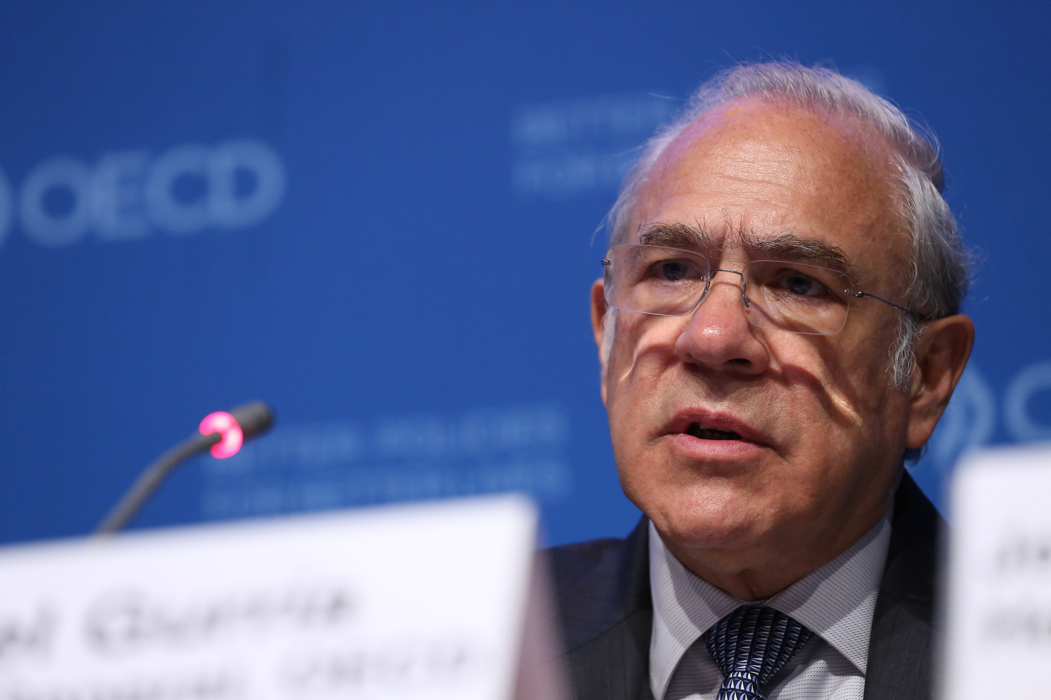 OECD: Krisen är över men kollektiva förhandlingar behövs för att öka lönerna